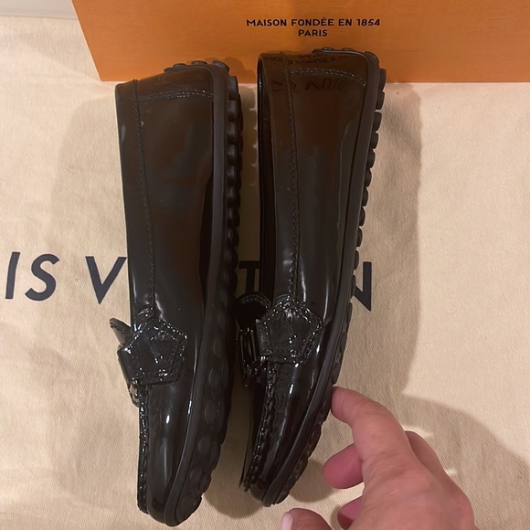 Beautiful Louis Vuitton Loafers. - Picture 2 of 7